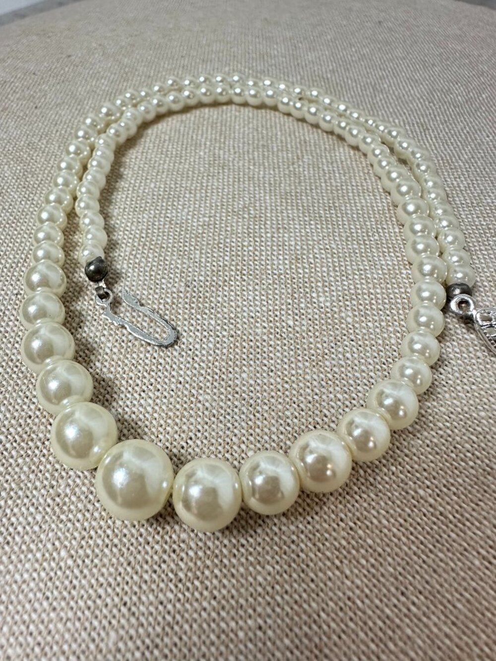 Graduated Faux Pearl Necklace 16.5” Ivory Cream Single Strand 10mm